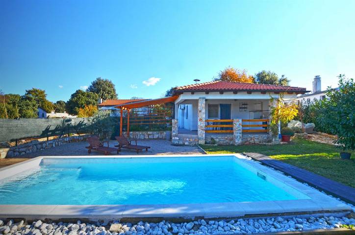 Villa für 5 Personen, mit Terrasse und Pool in Kroatien - 2