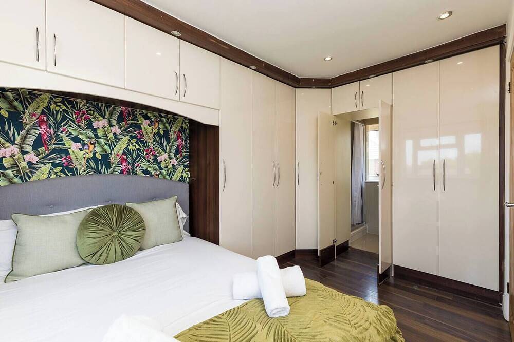 3Br Hazel House, Crawley in Crawley, Sussex de l'Ouest