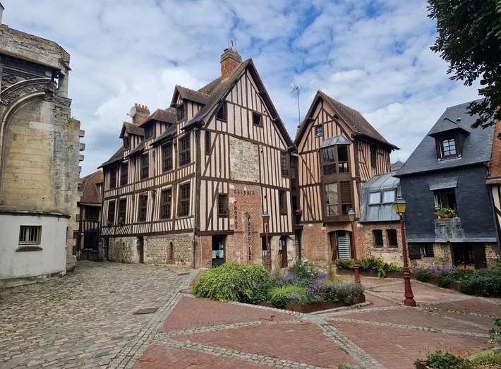 Gîte pour 4 personnes, avec terrasse dans Office De Tourisme De Pont Audemer - 4