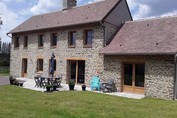 Gîte pour 10 personnes, avec jardin à Saint-Germain-du-Crioult