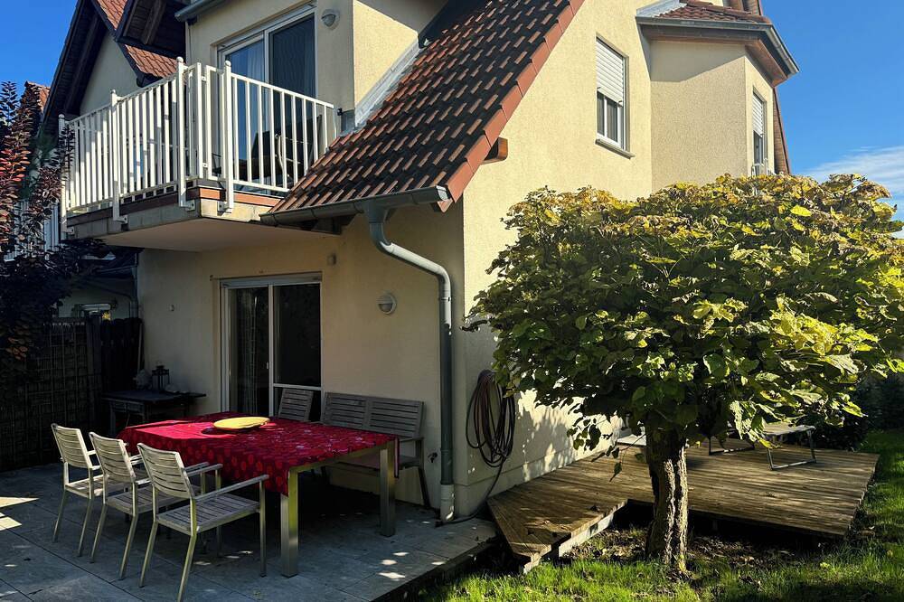 Wohnen im lichtdurchfluteten Japandi Haus mit Garten und Kaminofen in Großostheim, Fränkisches Weinland