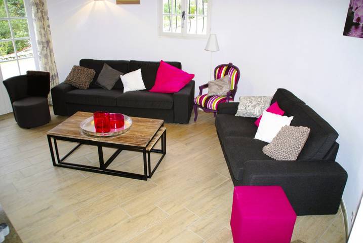 Location de vacances pour 12 personnes, avec jardin ainsi que piscine et terrasse à Labeaume - 4