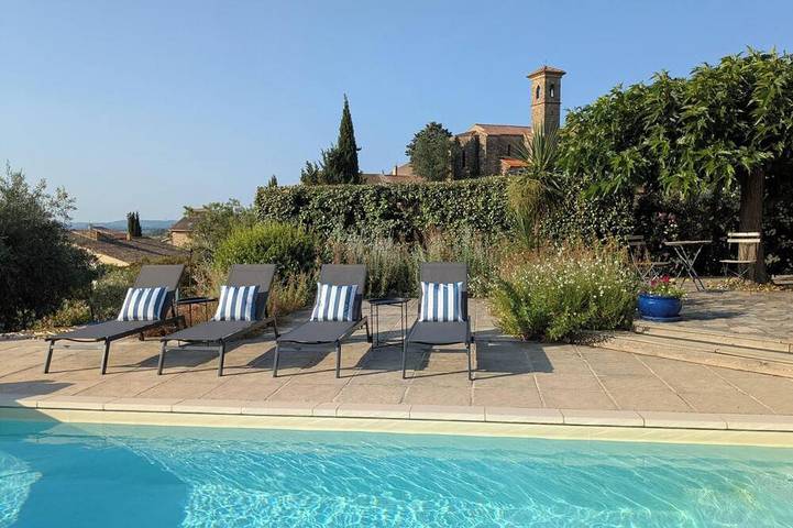 Location de vacances pour 10 personnes, avec balcon ainsi que jardin et piscine, animaux acceptés à Montouliers