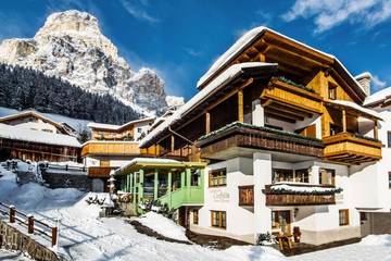 Gîte pour 2 personnes, avec terrasse et vue à Corvara in Badia