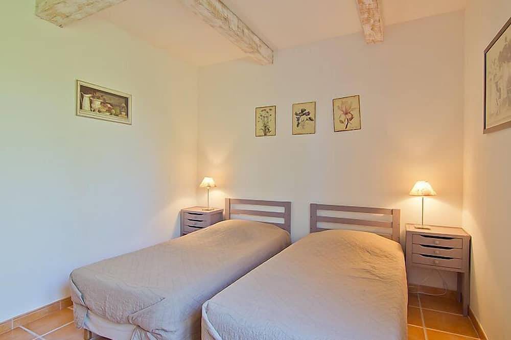 L'Olivier by Interhome in Lagnes, Parc naturel régional du Luberon