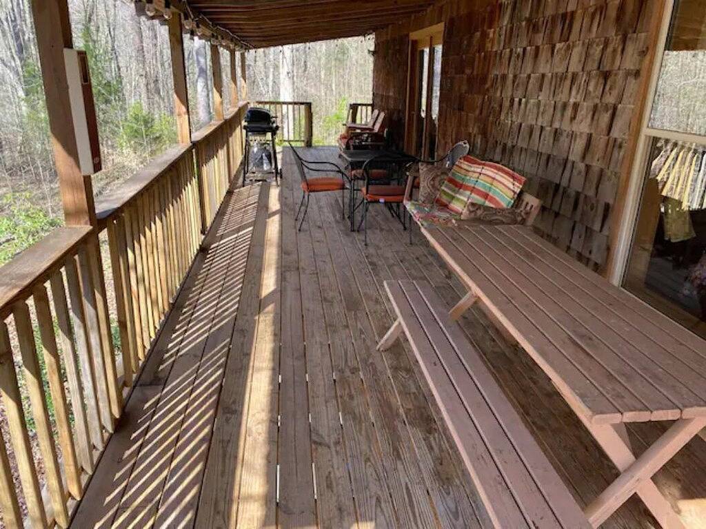 Cabin on the Water - \"No Wake Zone\" w/2 Kayaks, and Hot Tub! in Dale Hollow Lake