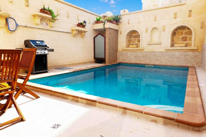 Agriturismo per 8 persone, con Balcone e Terrazza nonché Piscina per bambini e Piscina a Malta