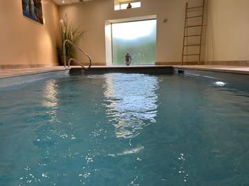Gîte pour 2 personnes, avec jardin et piscine à Lournand