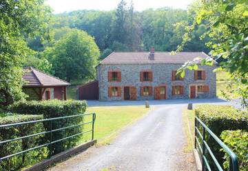 Gîte pour 19 personnes, avec terrasse dans Neufmanil