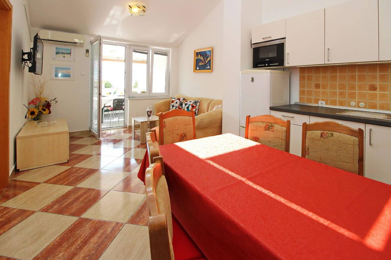 Entire holiday apartment, Charming holiday flat in Baška with private balcony in Baska, Krk