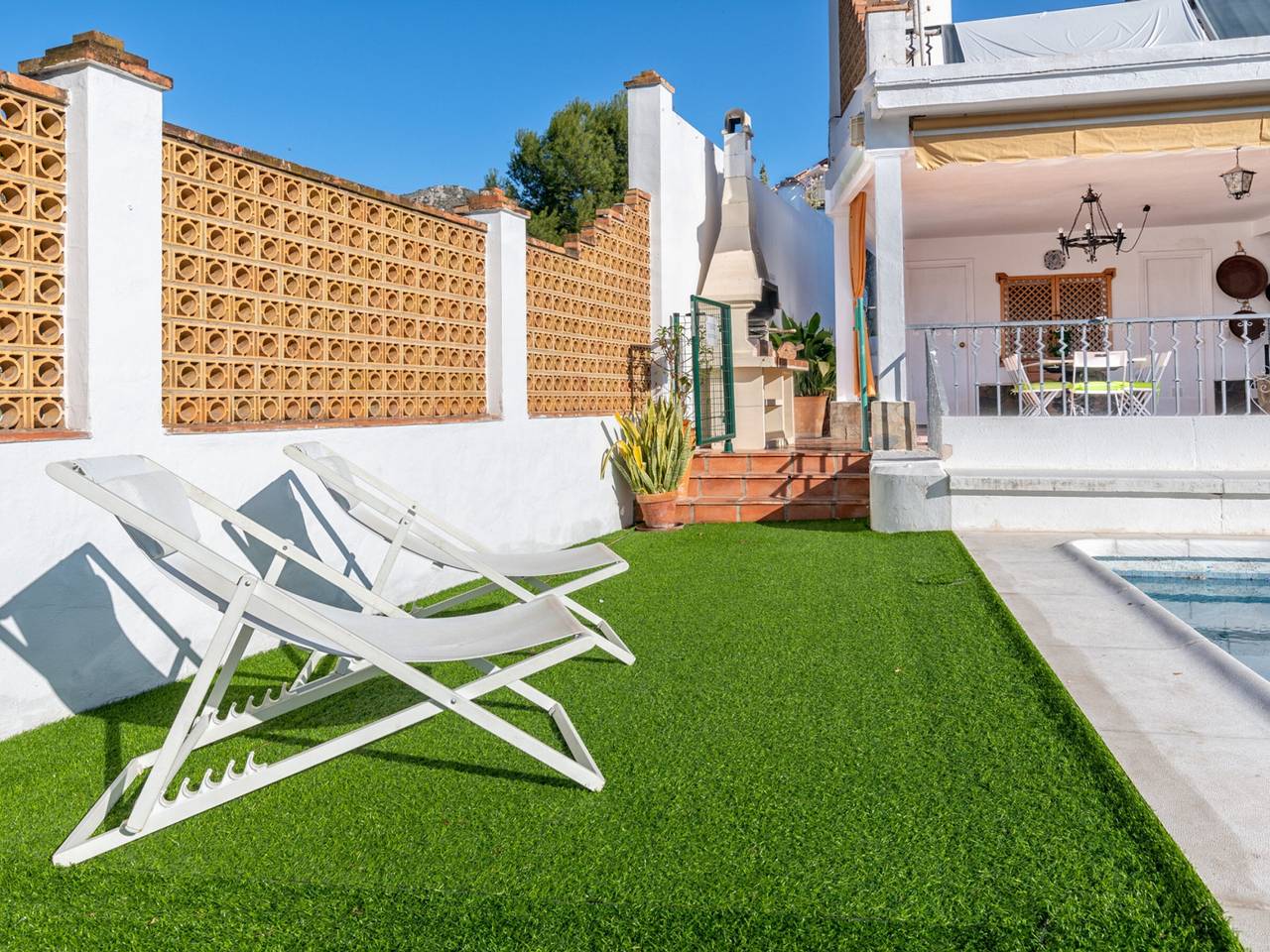 Luxury villa with pool and garden, 1km from beach - sleeps 12 in Málaga (Este), Malaga