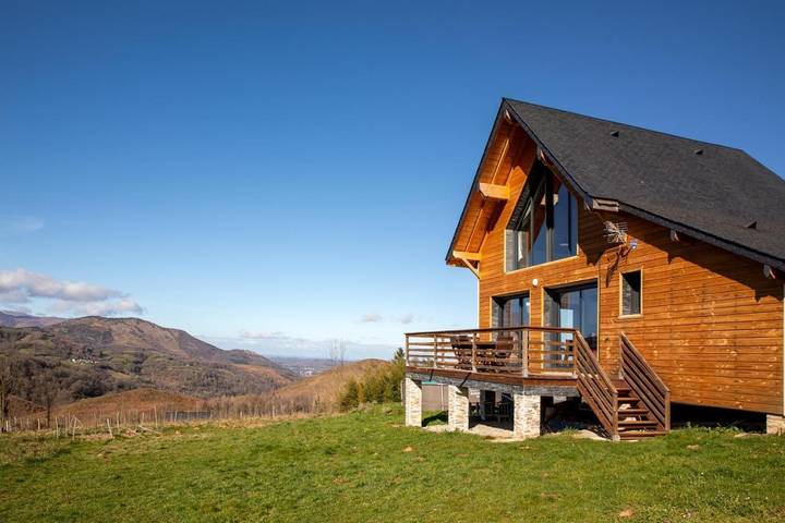 Gîte pour 5 personnes, avec jardin et vue ainsi que terrasse et piscine, animaux acceptés à Arrodets-ez-Angles - 2