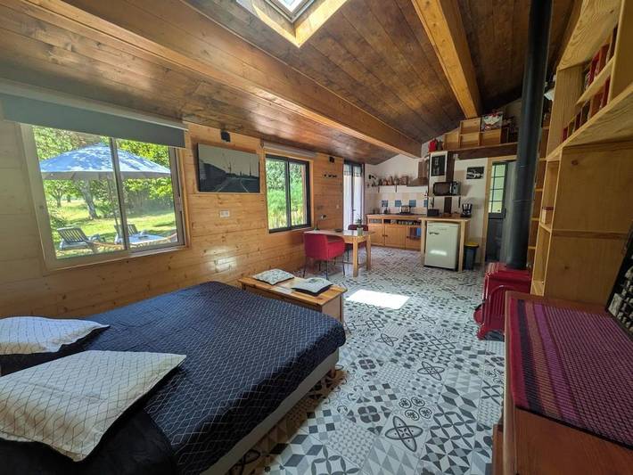 Gîte pour 2 personnes, avec Terrasse ainsi que Jardin et Vue à Condat-sur-Trincou
