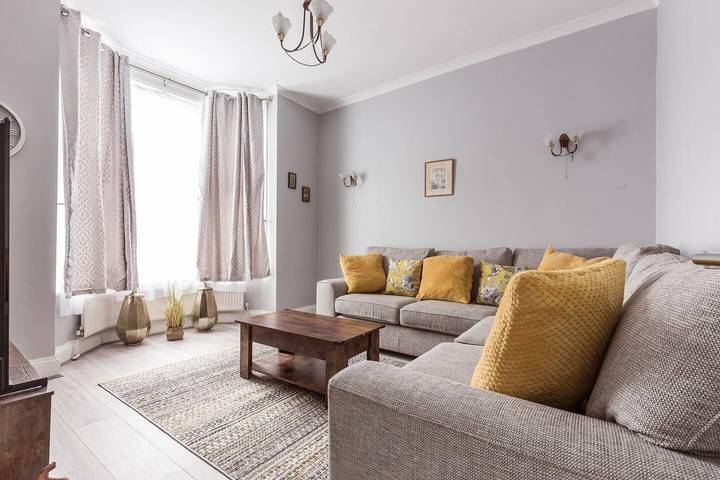 Casa vacanza per 8 persone, con terrazza e idromassaggio nonché giardino a Londra