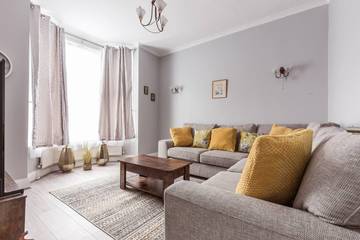 Ferienhaus für 8 Personen, mit Whirlpool und Terrasse sowie Garten in London