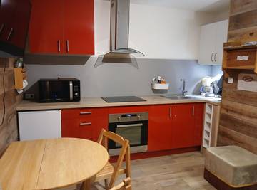 Gîte pour 2 personnes, avec piscine à Vars