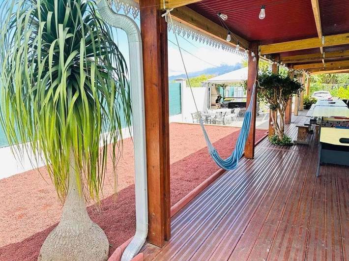 Location de vacances pour 15 personnes, avec terrasse ainsi que piscine et jardin dans Le Quatorzieme