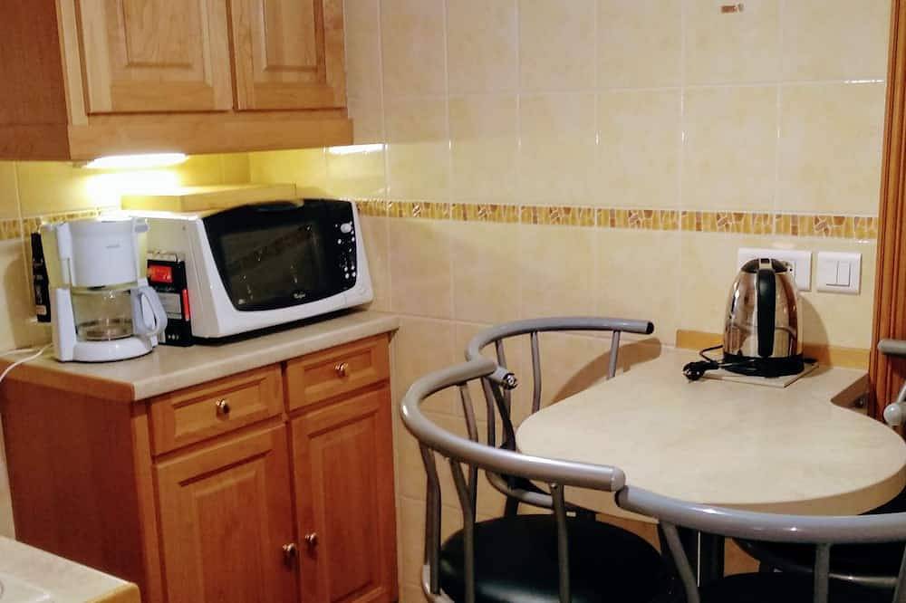 Appartement entier, Joli appartement numéro 3  endroit idéal Paris, Disneyland, Versailles in Alfortville, Val-de-Marne