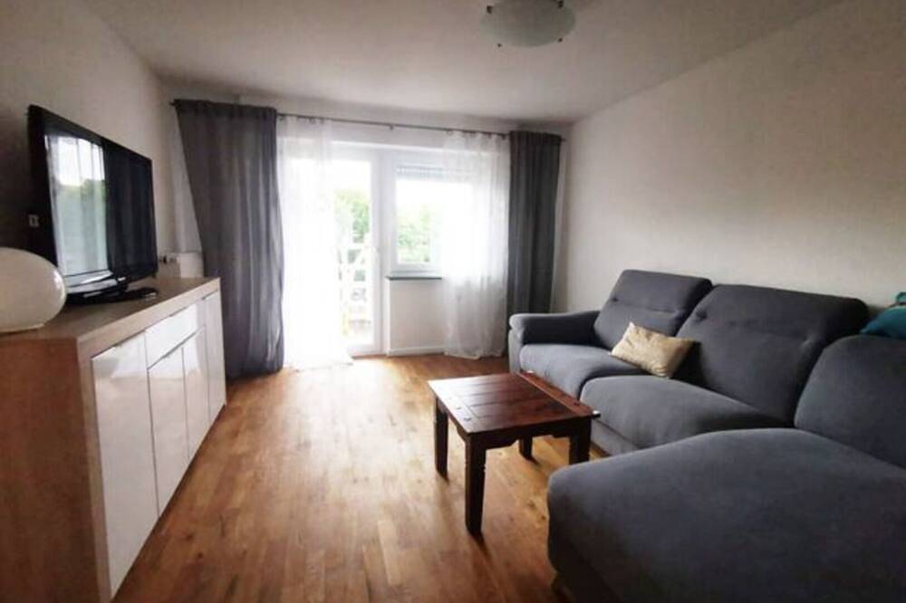 Ganze Wohnung, Schöne Unterkunft mit Whirlpool-Badewanne in Sinsheim, Kraichgau