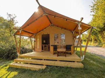 Gîte pour 4 personnes, avec jardin à Signy-l'Abbaye