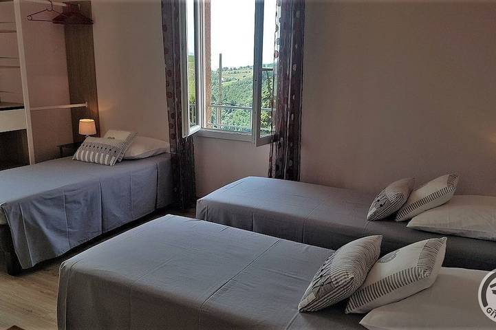 Location de vacances pour 12 personnes, avec jardin à Chiroubles - 2