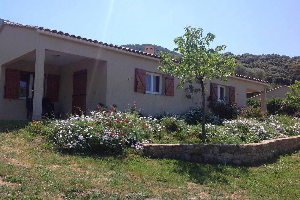 Ganze Wohnung, Am Boden entzieht ziemlich sehr funktionell Appartement mit Meer- und Bergblick in Cargèse, Regionaler Naturpark Korsika