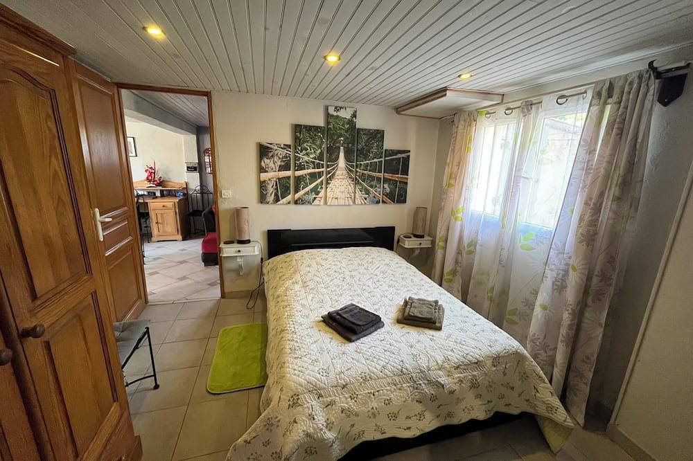 Fully Equipped Villa With Swimming Pool For 8 People Garden Barbecue Bowling Green in Bagnols-sur-Cèze, Nimes und Umgebung