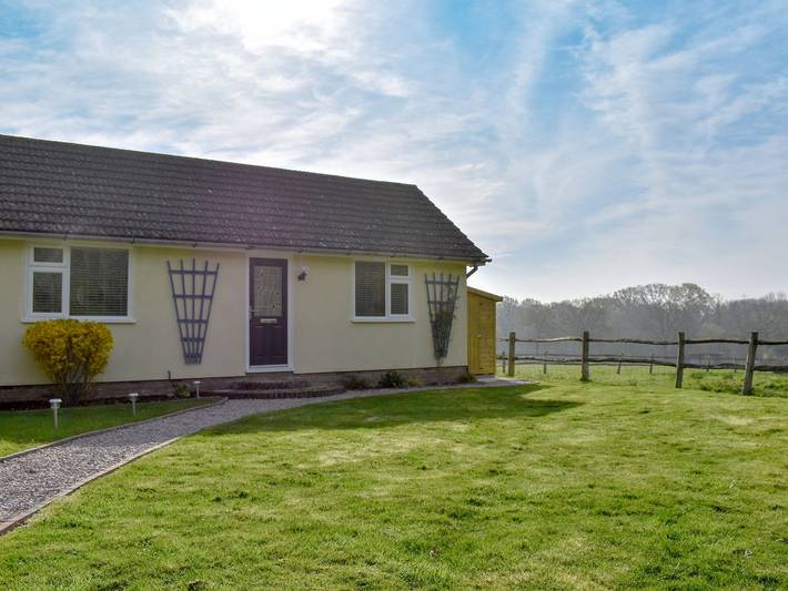 Log cabin for 4 people, with garden in East Sussex