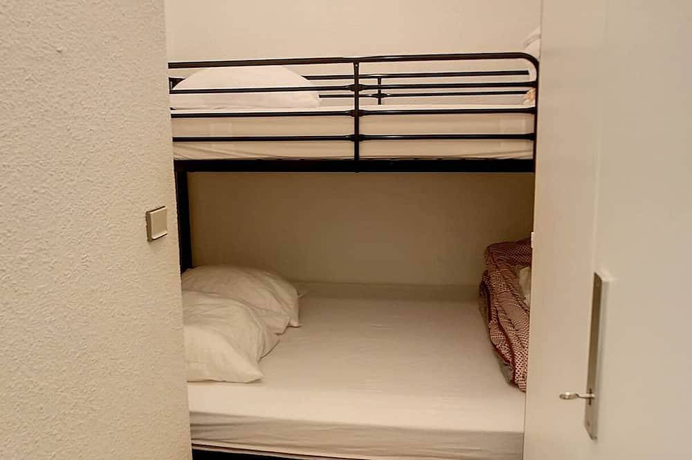 Apartamento entero, Studio + sleeping area with South-facing balcony.Equipped for 5 people.Layout:-One main room with a in Praz-sur-Arly, Pays du Mont-Blanc
