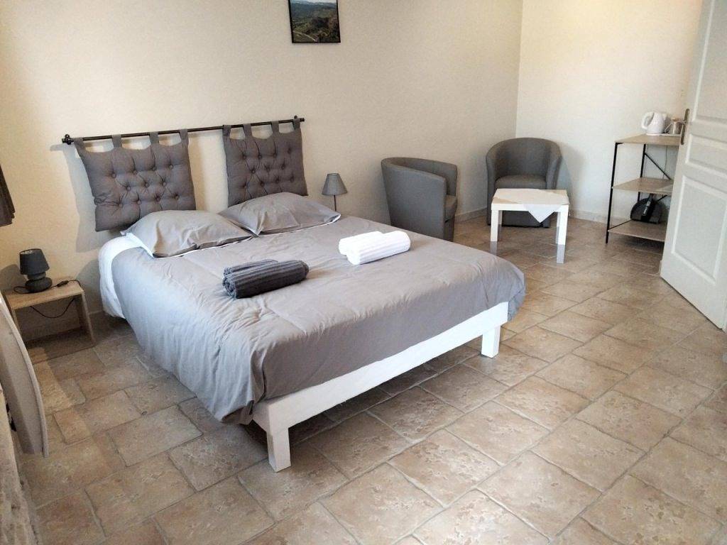 Chambre d'hôtes La Leunaise - Chambre Grège in Région de Mâcon