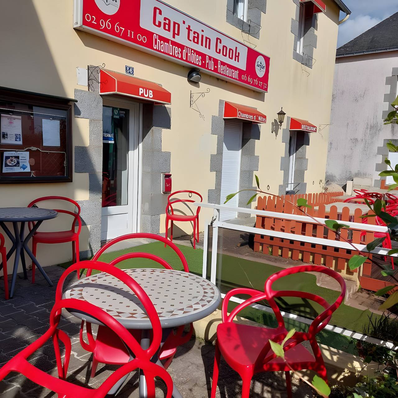 Camera doppia con bagno privato e Wi-Fi in B&B in Caurel, Guingamp Regione