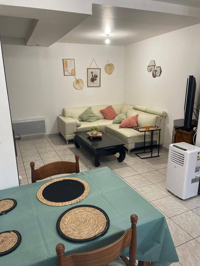 Appartement entier, One-Bedroom Apartment in Saint-Laurent-de-la-Salanque, Côte d'Améthyste
