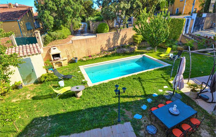 Location de vacances pour 12 personnes, avec terrasse ainsi que jardin et piscine à Sauveterre - 4