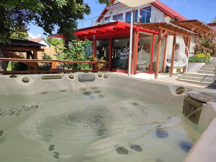 Ferienhaus für 6 Personen, mit Seeblick und Garten sowie Kinderpool und Ausblick, mit Haustier in Siofok