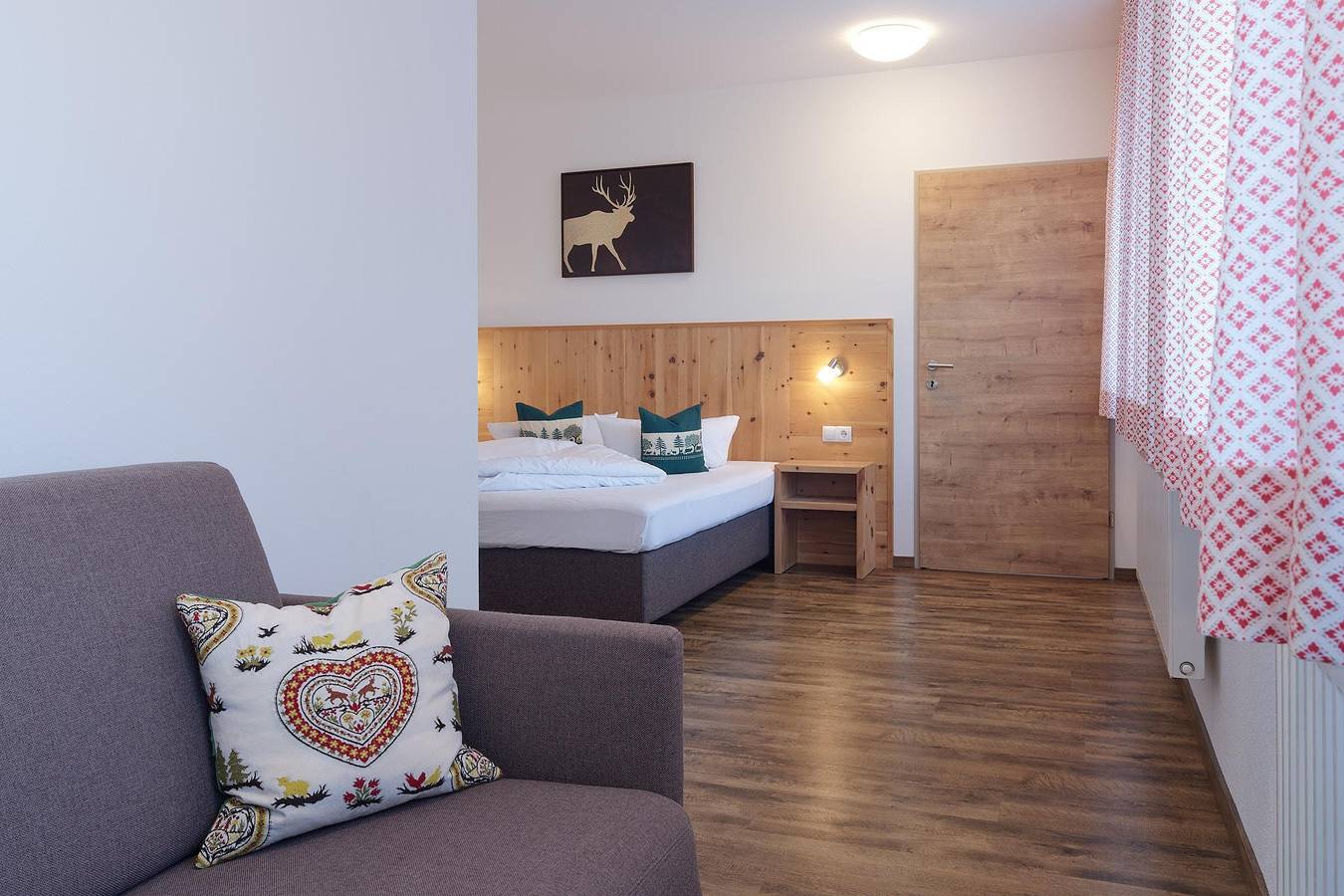 Ganze Ferienwohnung, Stylisches 2-Schlafzimmer-Appartement mit Balkon in Jerzens, Bezirk Imst