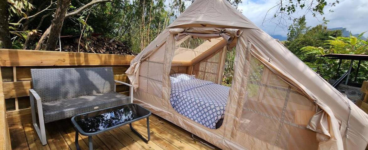 Tente pour 2 personnes, avec vue ainsi que terrasse et jardin dans DOM-TOM