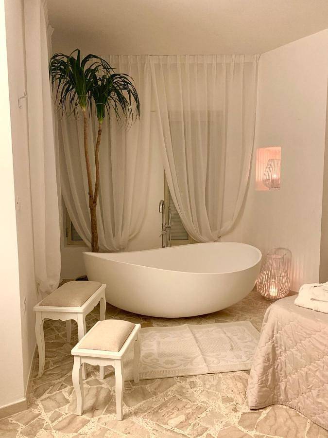 Location de vacances pour 2 personnes, avec terrasse ainsi que sauna et jacuzzi à Ugento - 4