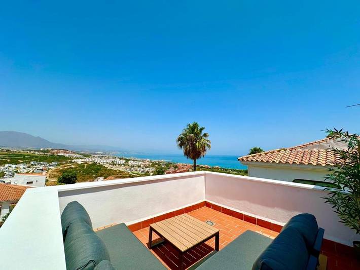 Chalet para 12 personas, con jardín además de piscina y vistas, Se admiten mascotas en Manilva