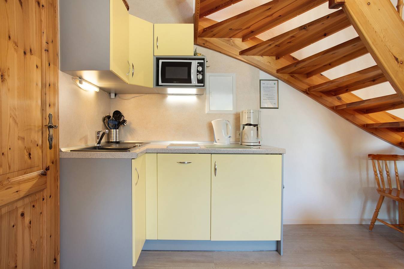 Entire apartment, Apartment 'Fewo 32 - Halbinsel Darss - Ostsee' with Private Terrace, Shared Garden and Wi-Fi in Wieck am Darß, Peninsula Fischland - Darss - Zingst