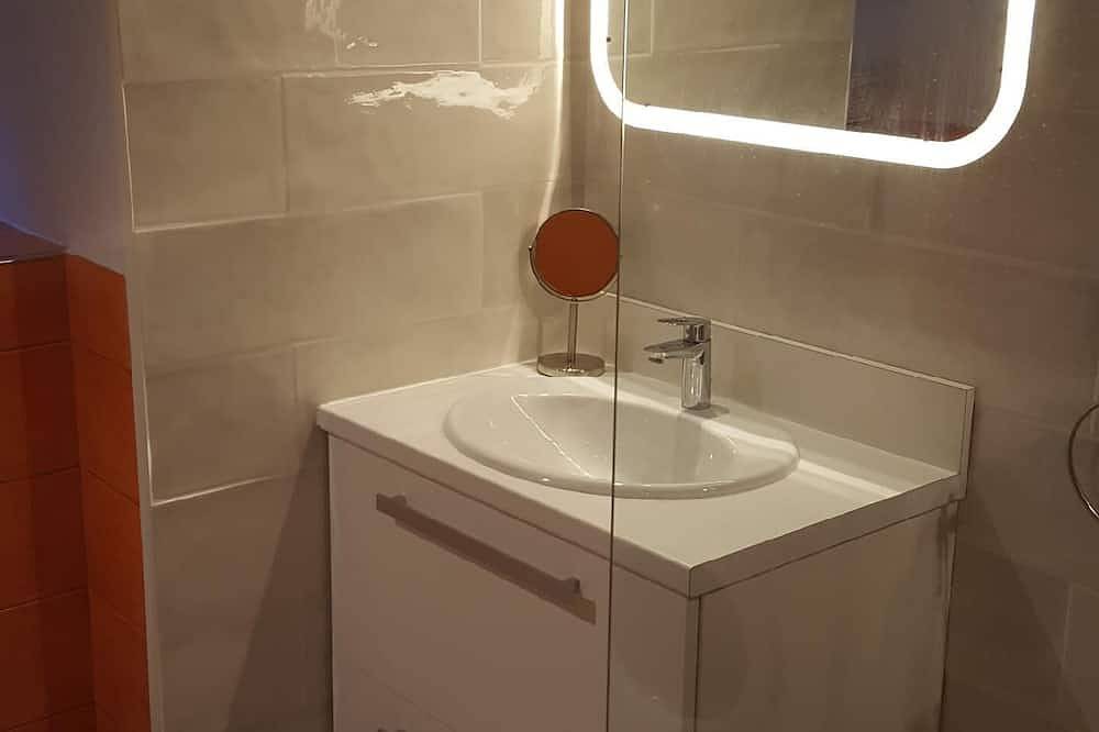 Entire apartment, Rental of character in the heart of a typical balanin village in Belgodère, Calvi region