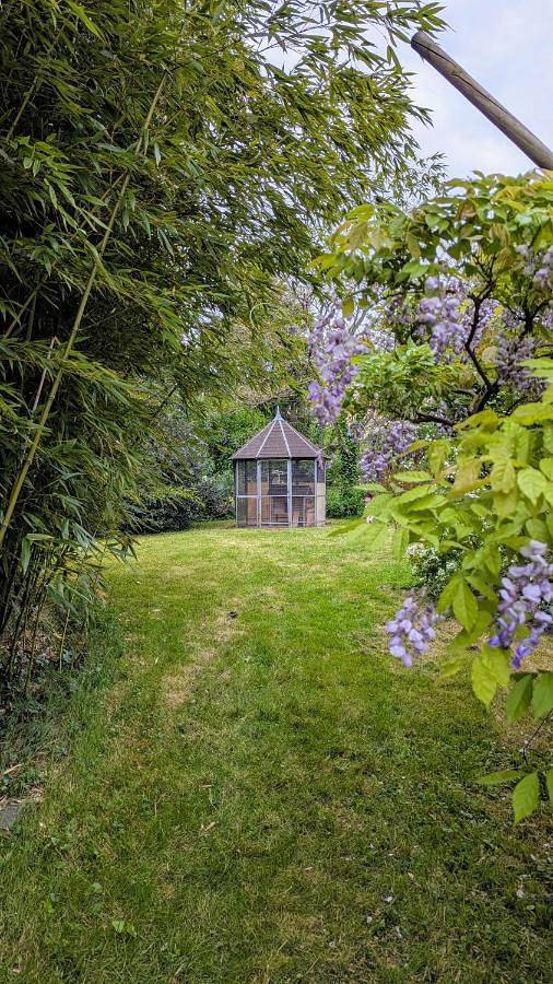 Location de vacances pour 9 personnes, avec jardin ainsi que piscine et vue à Cellettes