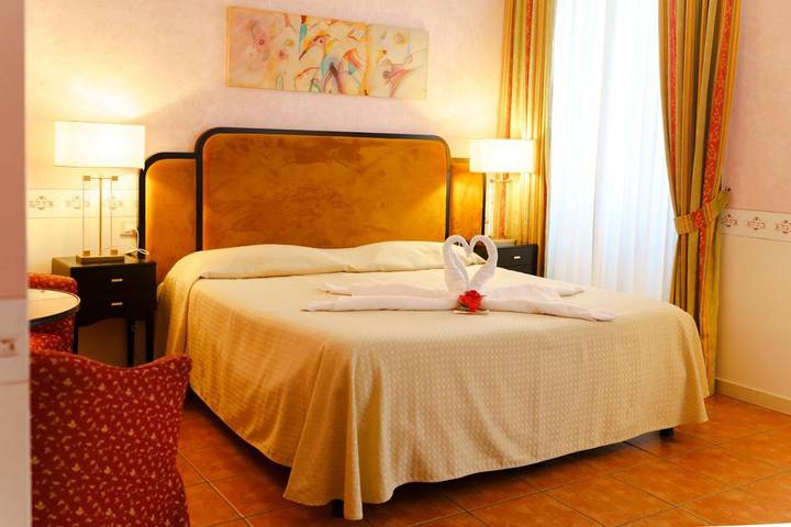 Hôtel pour 3 personnes, avec vue sur le lac ainsi que piscine et jardin, animaux acceptés dans Brusimpiano - 3