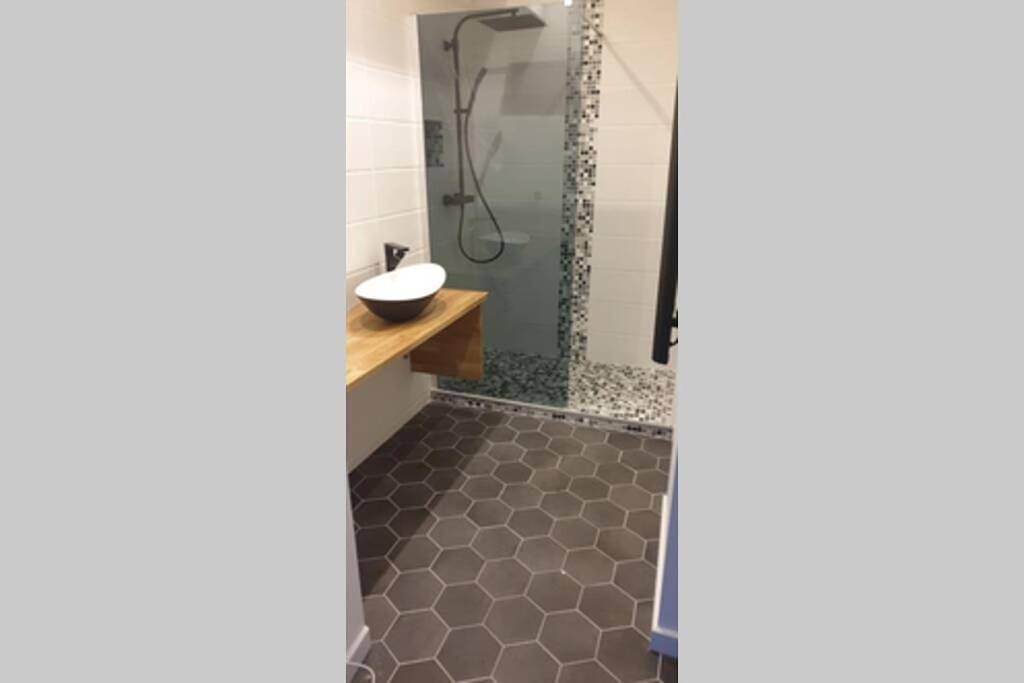 Appartement entier, Two-Bedroom Apartment in Salernes, Région de Draguignan