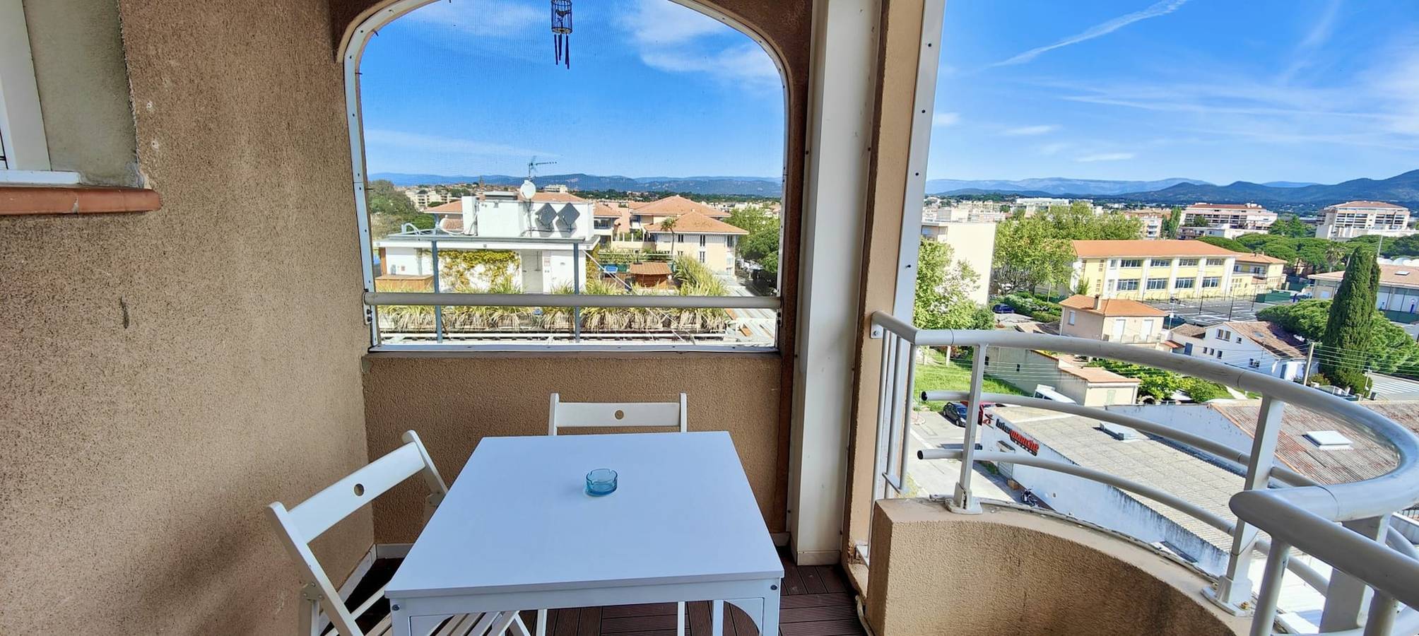 Studio entier, Beau studio avec balcon - proche plage in Fréjus Plage, Fréjus