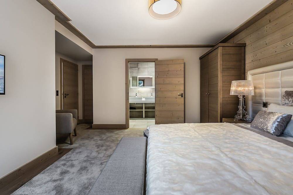 Entire apartment, Modern apartment in Courchevel with parking and Wifi in Saint-Bon-Tarentaise, Les Trois Vallées