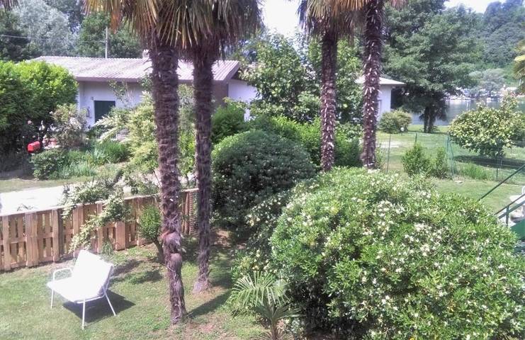 Ferienhaus für 4 Personen, mit Balkon und Terrasse sowie Garten und Seeblick