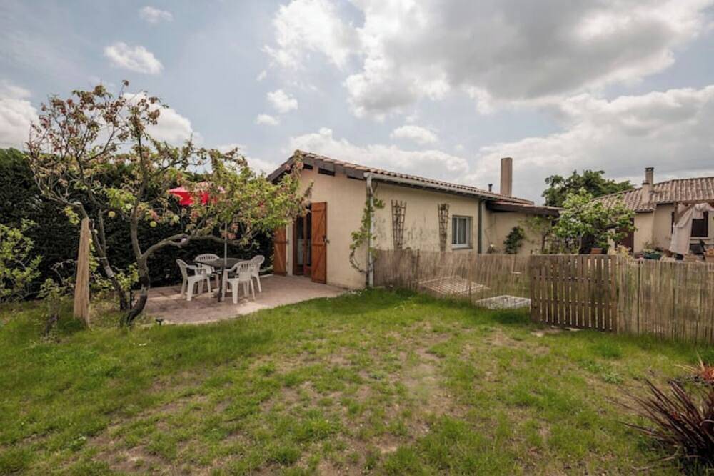 Independent cottage and pool in the heart of the vineyards in Saint-Émilion, Región de Libourne