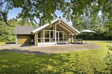 Ferienhaus für 7 Personen, mit Whirlpool und Pool sowie Sauna und Terrasse, mit Haustier in Arrild