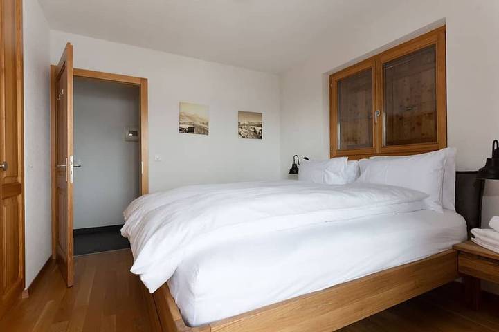 Chalet für 13 Personen, mit Whirlpool und Sauna sowie Balkon in der Schweiz - 4