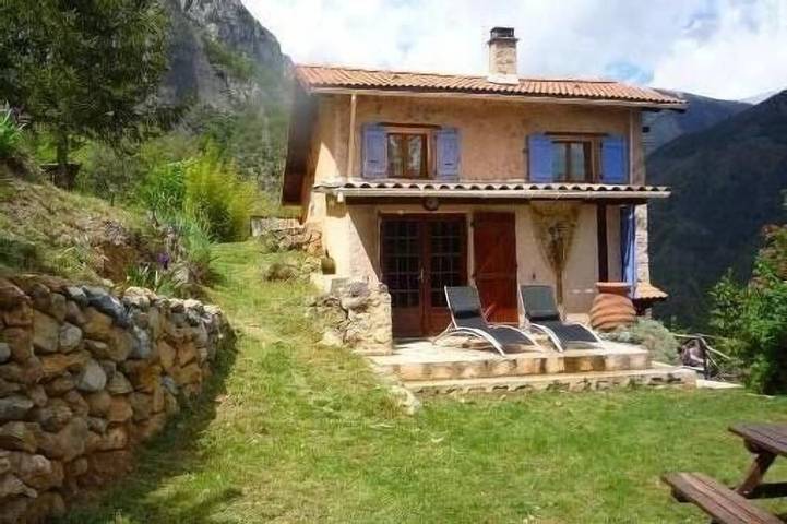 Top quiet house facing the peaks of the Mercantour in part except in Roquebillière, Nice region